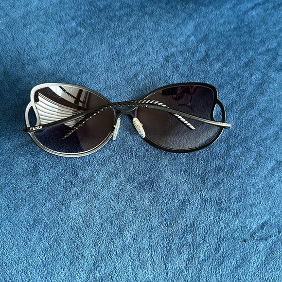 FENDI 5178 Black Oval Sunglasses - Picture 4 of 8